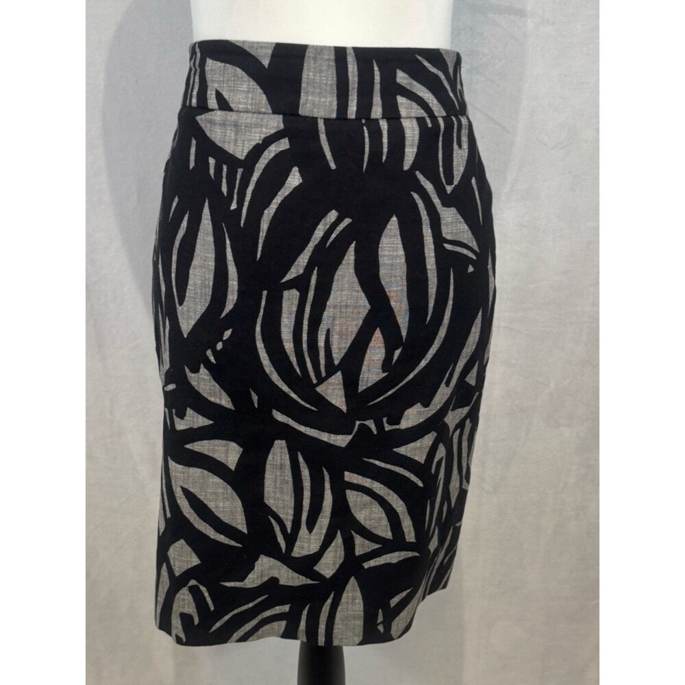 Ann Taylor gray and black abstract print pencil skirt size 4